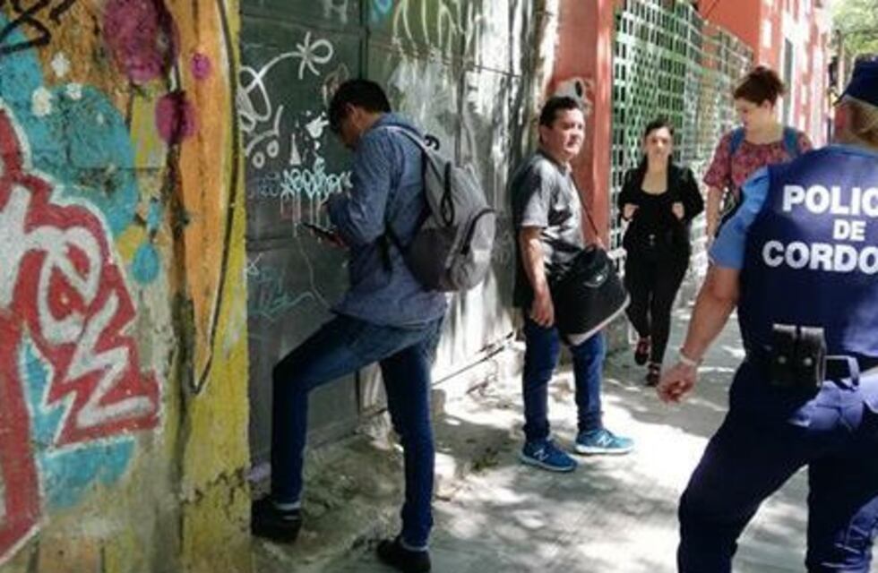 Videos: con un ardid arrebataron un celular en el colectivo en Córdoba, pero los atraparon