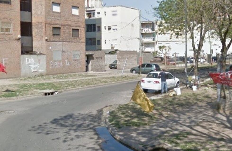 Ladrón arriesgado: simuló ser un vendedor de celulares y tras robar quiso escapar por un balcón