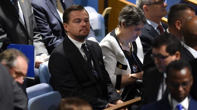 ceremonia de firma del Acuerdo de París sobre el cambio climático en naciones unidas onu \r\n\r\nLeonardo DiCaprio, UN Messenger of Peace with a special focus on climate change, attends the signature ceremony for the Paris Agreement at  the United Nations General Assembly Hall on April 22, 2016\u002E / AFP / TIMOTHY A\u002E CLARY nueva york eeuu Leonardo Di Caprio ceremonia de firma del Acuerdo de Paris sobre el cambio climatico reunión de alto nivel de las Naciones Unidas actor