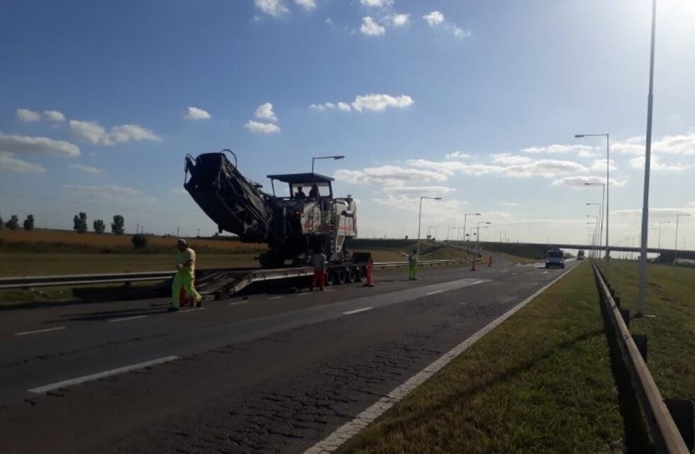 Arrancaron los trabajos de reparación en la destrozada Autopista Rosario - Córdoba