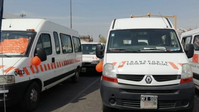 Transportistas escolares protestan en Córdoba