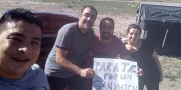Noelia Villaclara, Rodrigo Gil, Diego Sebastián Toranzo y Walter Castill, alimentan a los camioneros que nadie quiere ayudar\u002E
