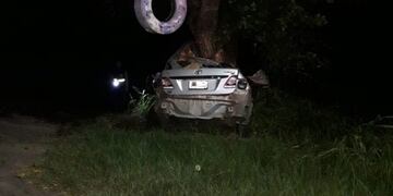 Un Gendarme perdió la vida al impactar de manera frontal contra un árbol