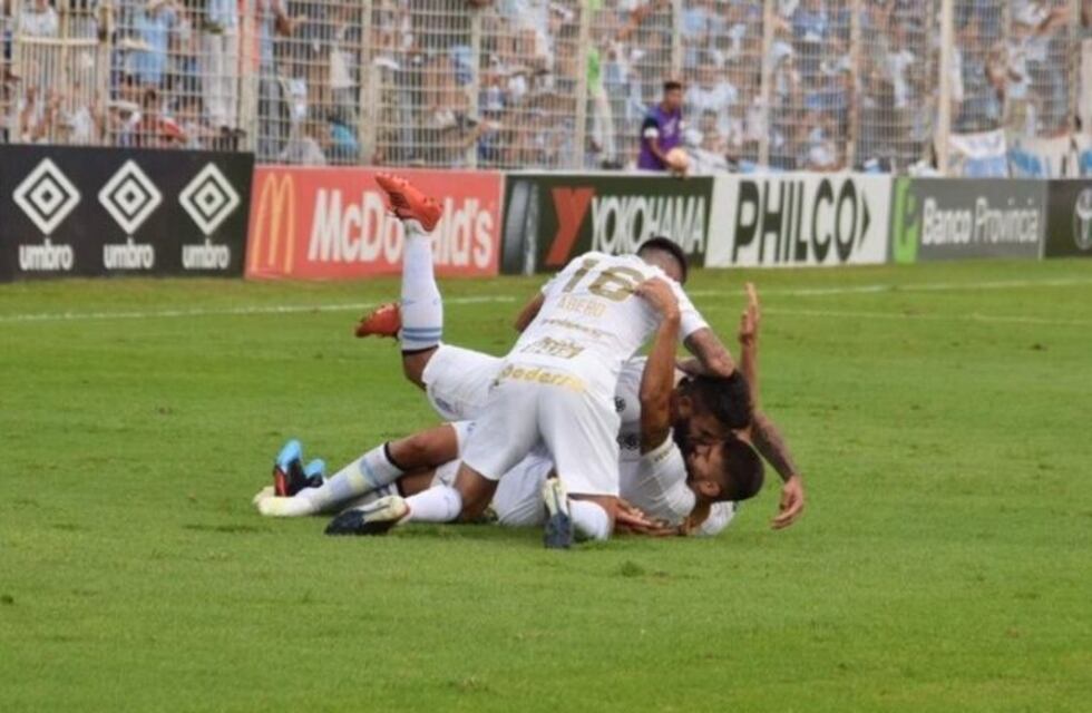 Atlético Tucumán clasificó a los cuartos de final de la Copa de la Superliga
