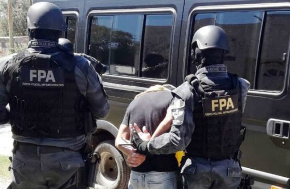 Vendía drogas a menores y terminó detenido