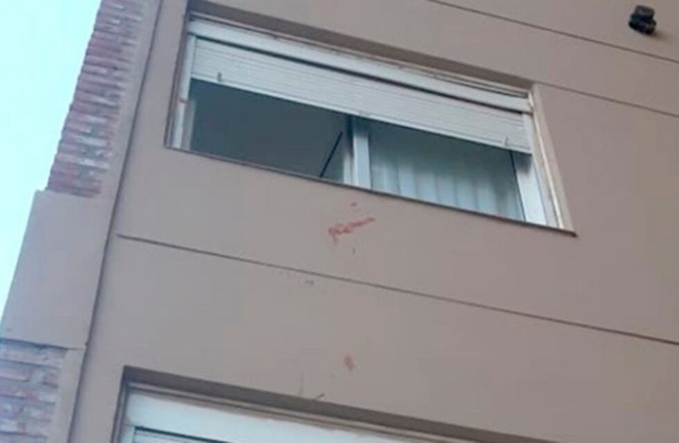 Detuvieron a la pareja de una joven que cayó desde un balcón