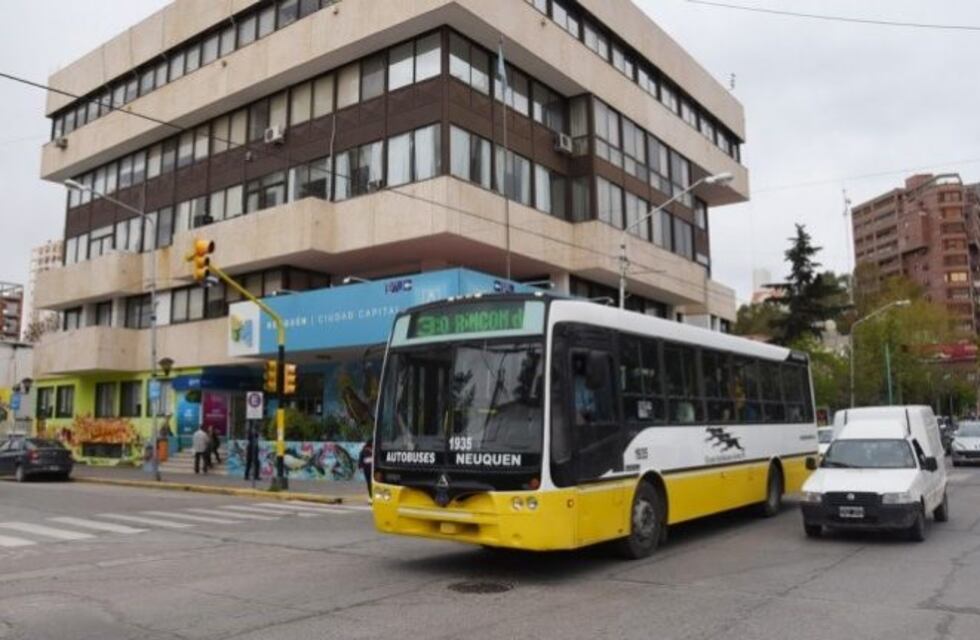 Neuquén al borde de un paro de colectivos