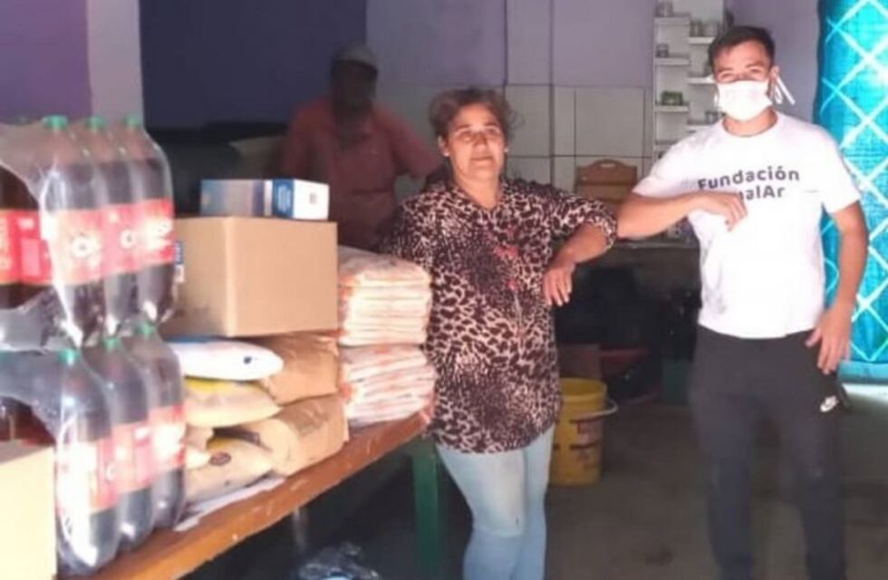 La fundación de Juan Cruz Komar continúa entregando alimentos en barrios cordobeses