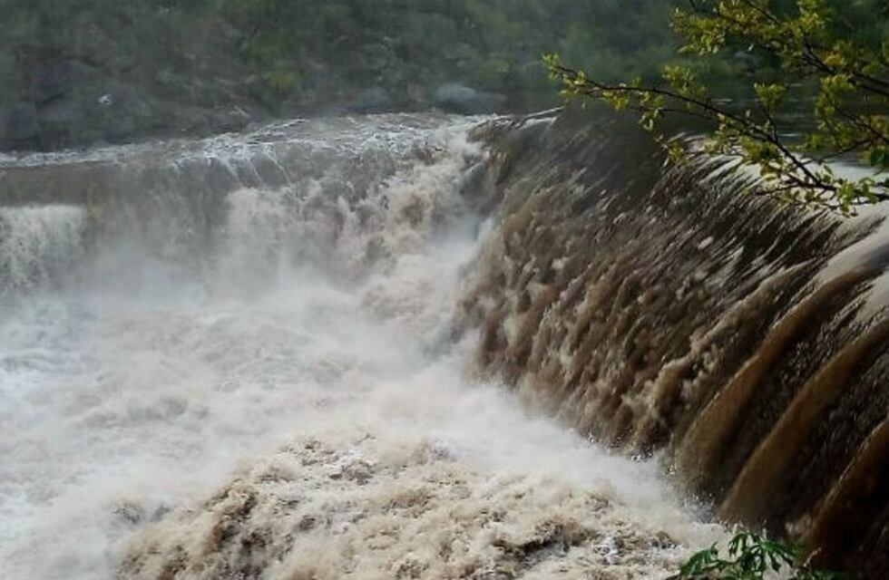 Carlos Paz: fuerte creciente ingresó al río San Antonio