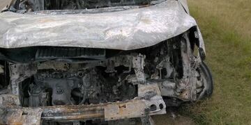 Auto incendiado