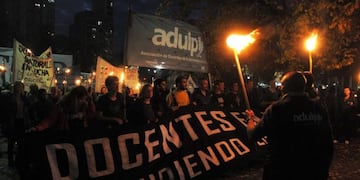 Marcha de antorcha en La Plata\u002E