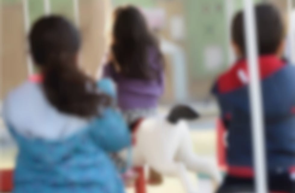 Le dan la adopción de tres hermanitos al matrimonio de acogimiento