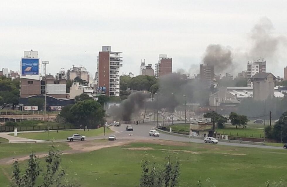 Cortaron el túnel Celedonio Escalada por el incendio de un automóvil