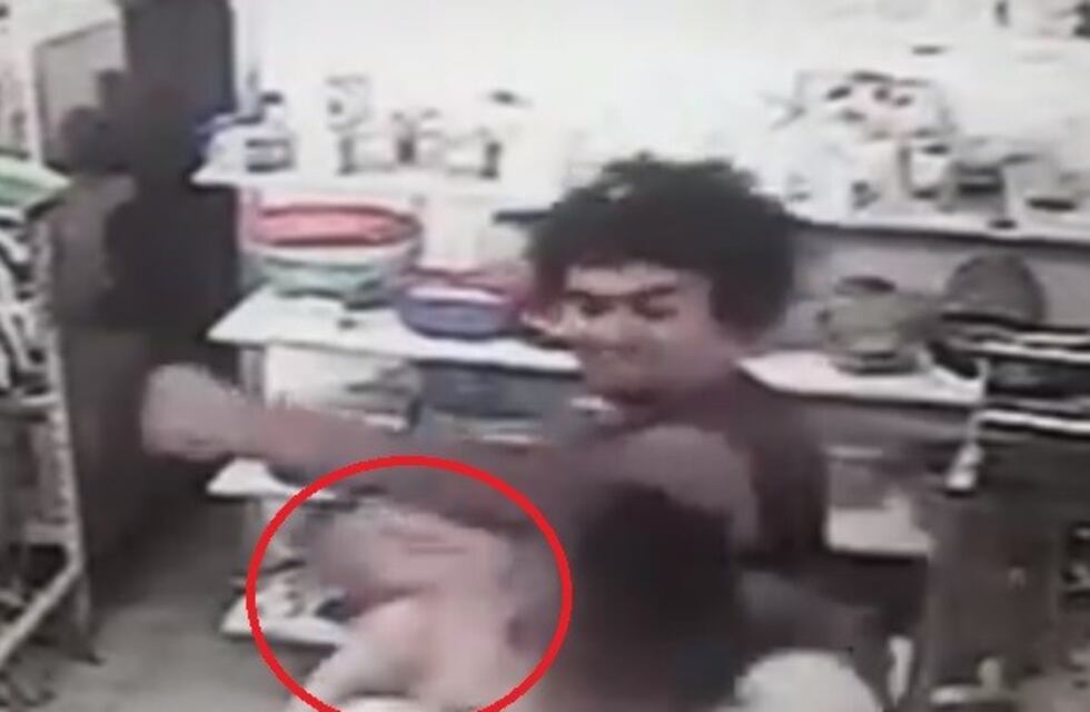 Esperan los resultados médicos del bebé que fue golpeado en medio de una pelea