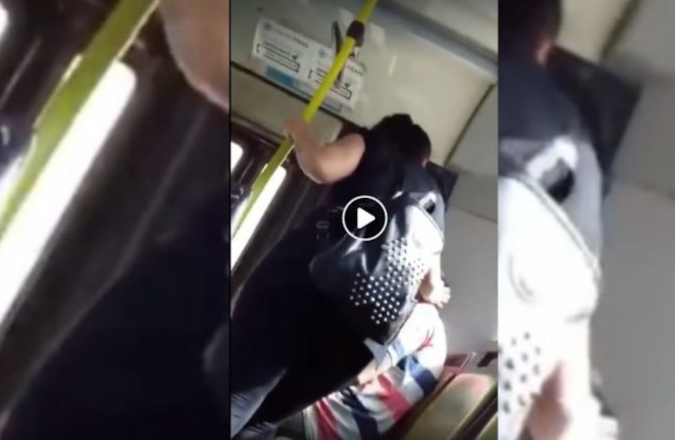 Se volvió viral por gritarle a su novio en el colectivo