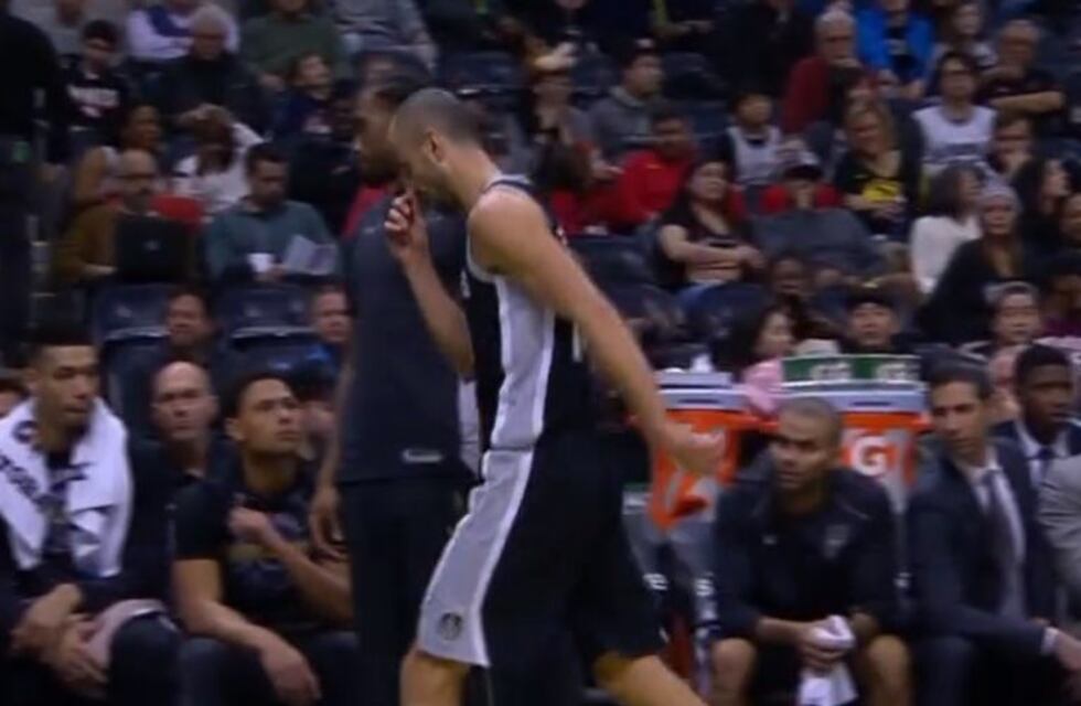 Manu Ginóbili se retiró lesionado del campo de juego