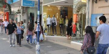Los comerciantes explicaron que el mal presente los lleva a tener que abrir el feriado\u002E