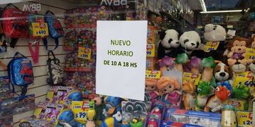 Los comercios del microcentro rosarino implementaron la limitación horaria por la baja en las ventas en tiempo de coronavirus\u002E (Vía Rosario)