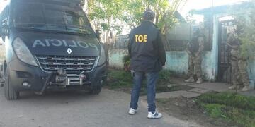 Se allanaron dos viviendas y se secuestró un arma y municiones