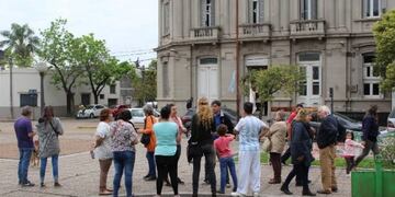 Marcha de vecinos frente a tribunales\nCrédito: R2820
