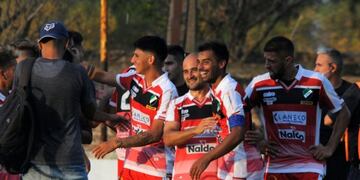 Villa Mitre superó a Desamparados 2 a 0 y sigue puntero