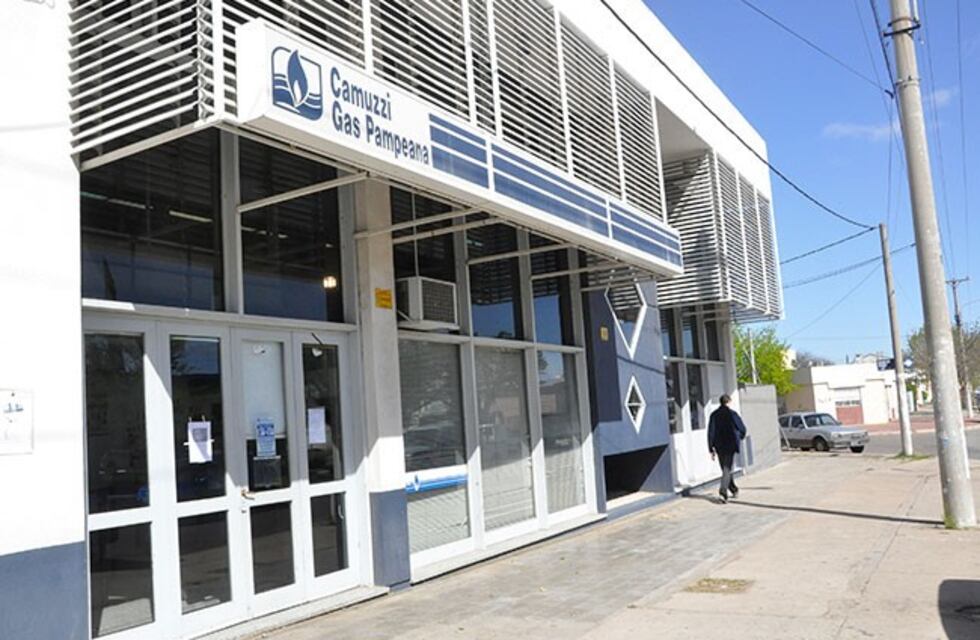 Un robo a mano armada en Camuzzi fue frustrado por un cliente