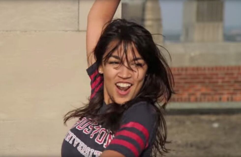 Quisieron humillar a una congresista difundiendo un video de ella y les salió al revés