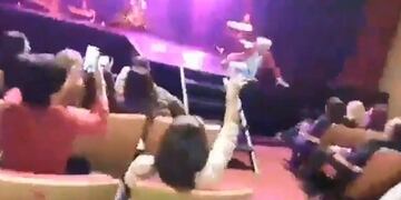 Sergio Denis se cayó mientras cantaba en el teatro Mercedes Sosa de Tucumán\u002E