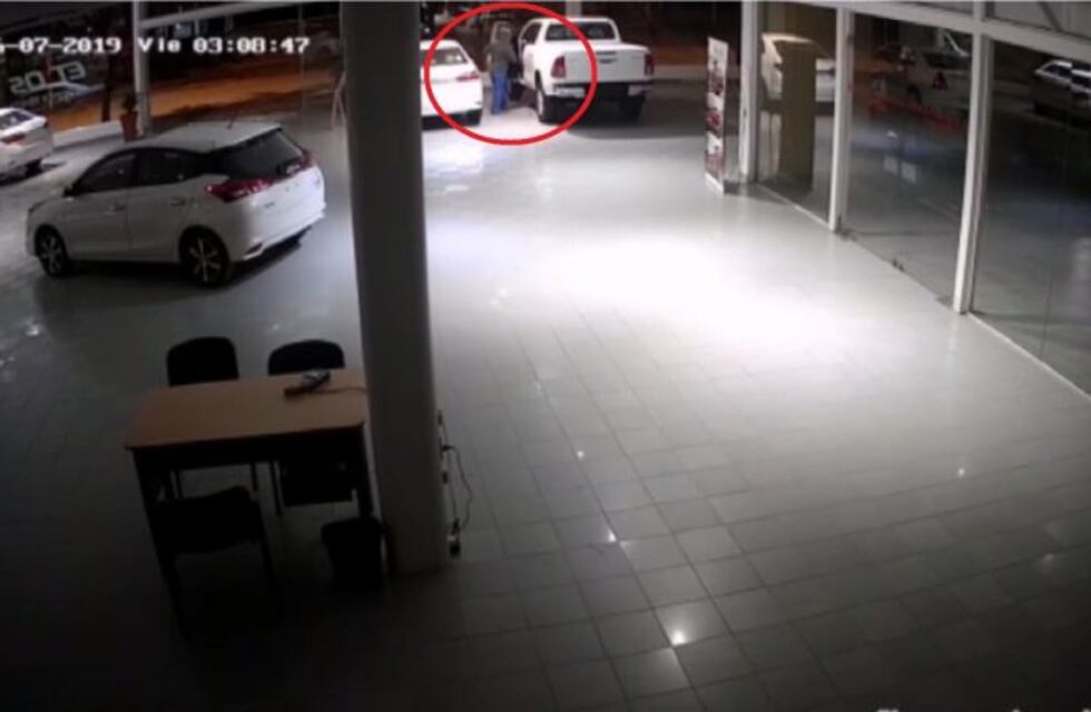 Robaron una camioneta 0 km de un concesionario en solo 50 segundos