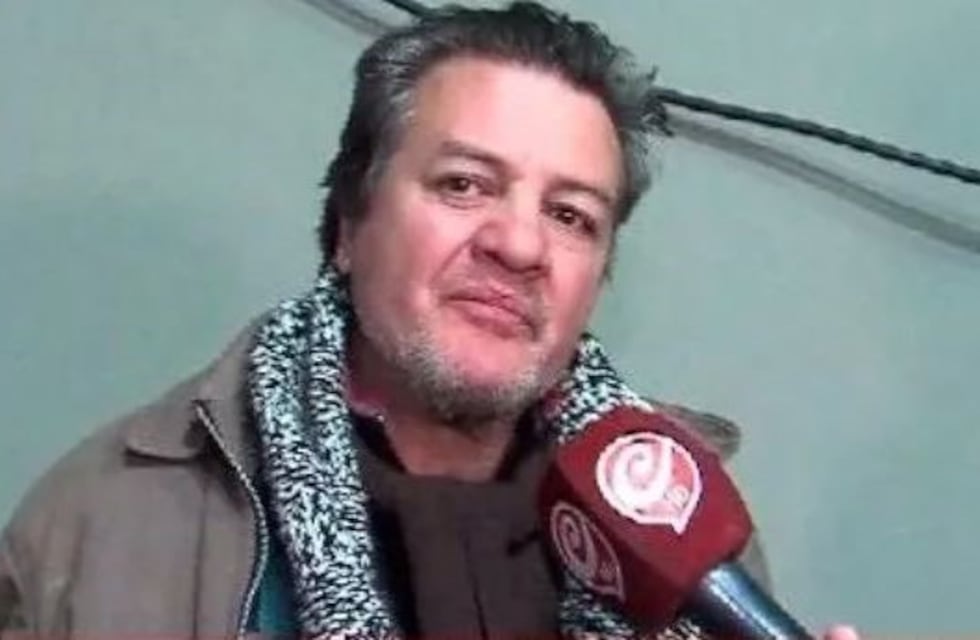 Un pianista en situación de calle emocionó a todos en el Monumental