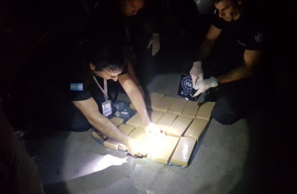 Detuvieron a 15 personas que vendían droga bajo órdenes de un narco preso hace 8 meses