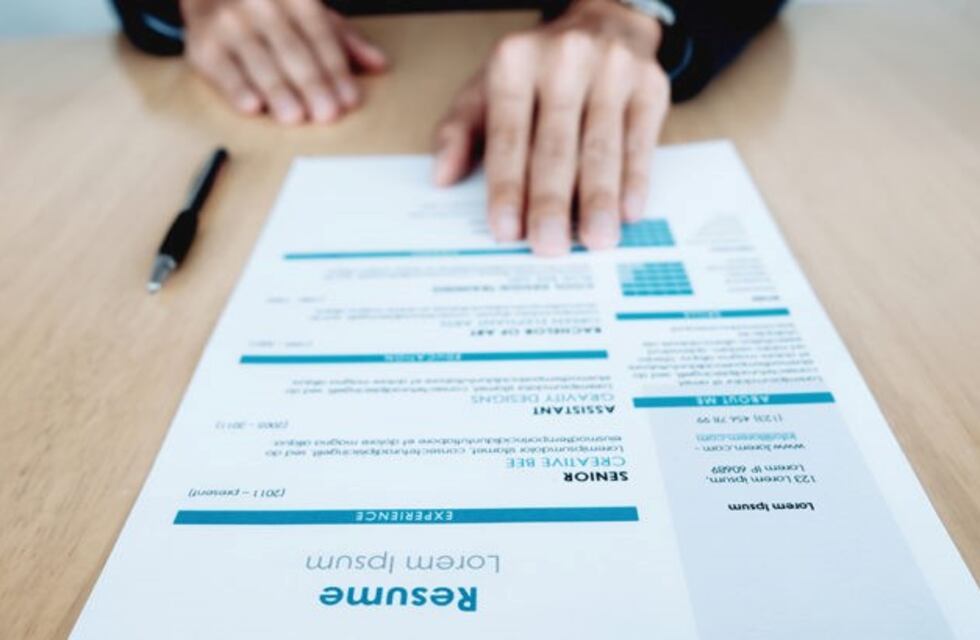 Proponen que en los "curriculums" no exijan fotos de los postulantes para evitar discriminación