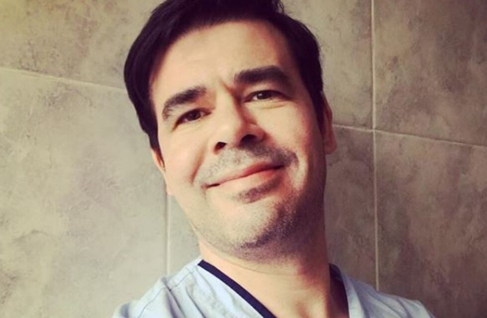 El lado "B" de los escraches: vecinos agradecen que un médico viva en su edificio