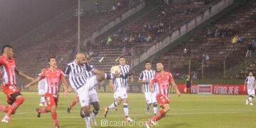 La T modelo 2019 sufrió con las pelotas que llueven en su área, como en el 2018\u002E