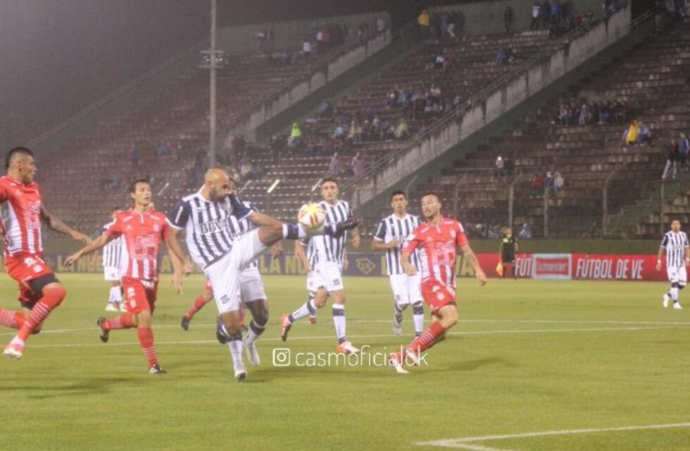 Talleres dio vuelta el amistoso ante San Martín de Tucumán, con un golazo del Cholo