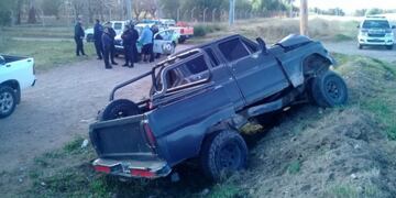 Chocó contra una garita de colectivos y un poste de luz