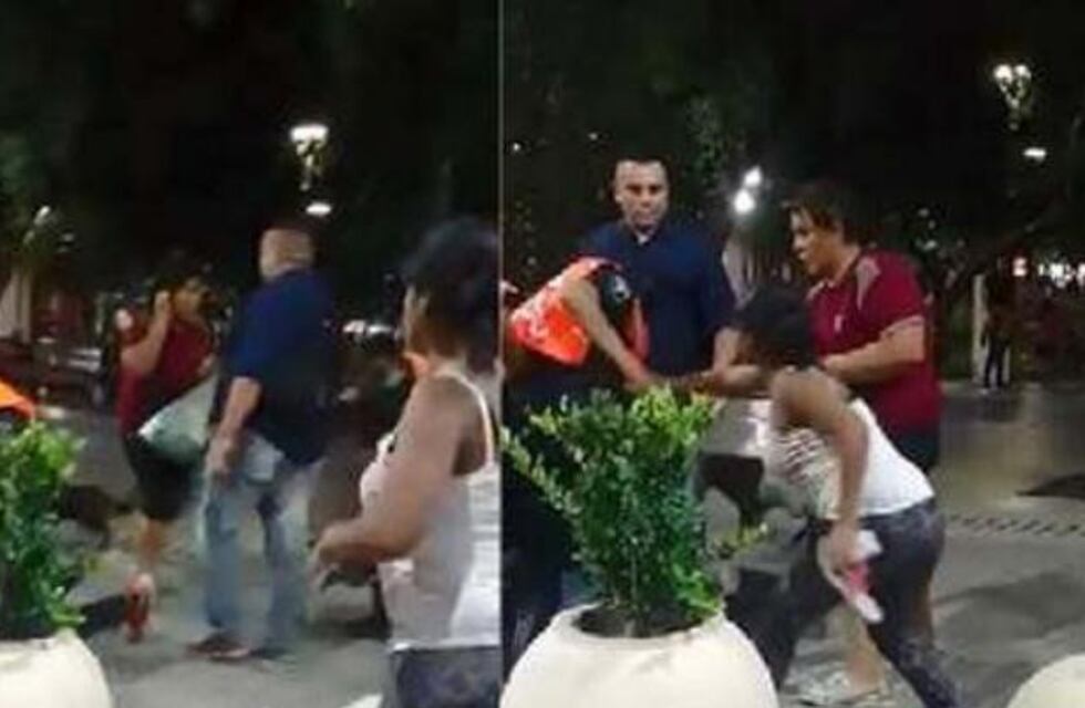 Un grupo de jóvenes intentaron quitarle el arma a un policía en la plaza Libertad