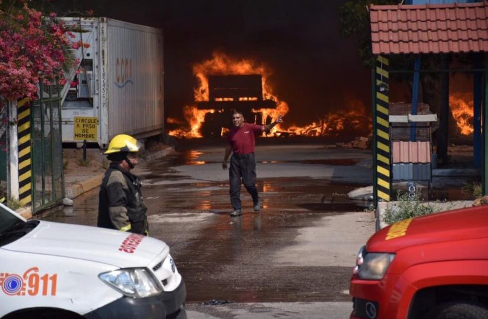 Incendio en una fabrica del Parque Industrial