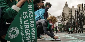 Manifestación de agrupaciones feministas frente al Congreso para exigir el tratamiento de la ley de Interrupción Voluntaria del Embarazo (Foto: Twitter)
