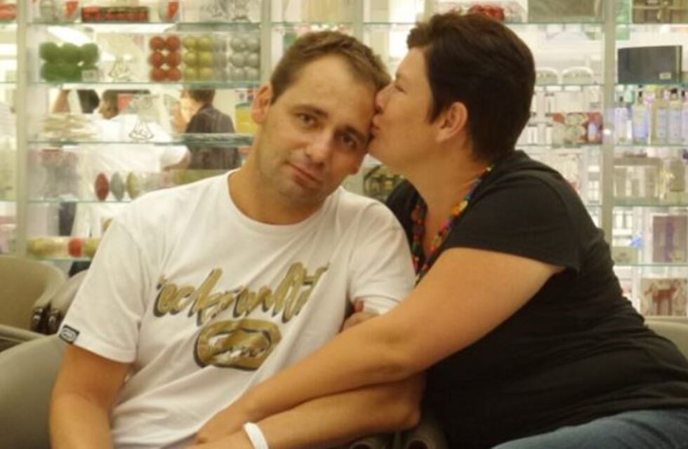 El hombre que sobrevivió a una varilla que atravesó su cuerpo y correrá una maratón