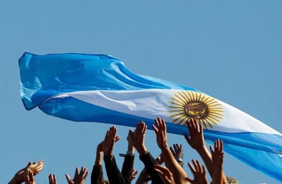 Invitan a los mendocinos a embanderar sus hogares para el 25 de Mayo