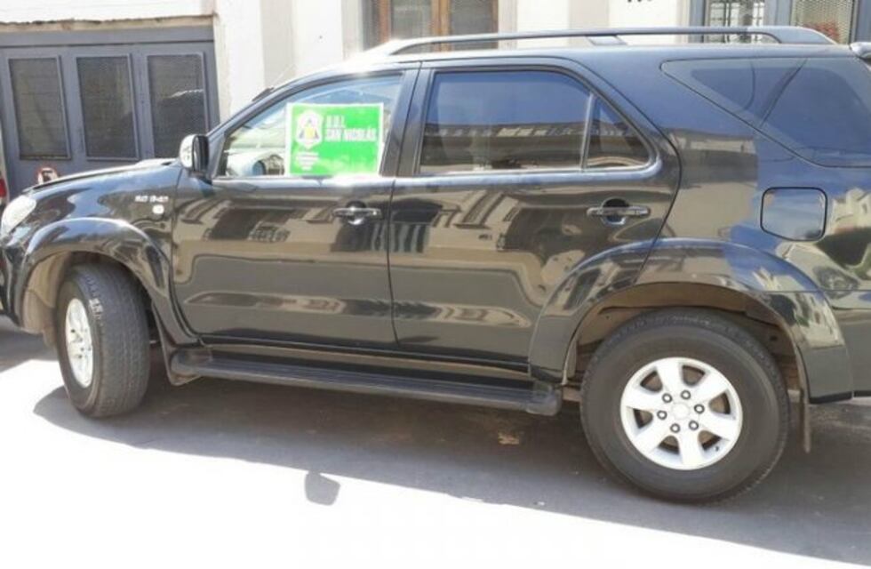 Detuvieron a un hombre que manejaba una camioneta con pedido de captura en el conurbano