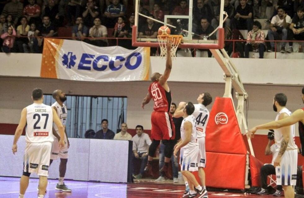 Instituto sí tuvo festejo en el básquetbol