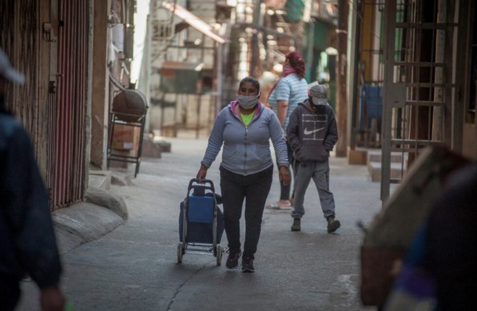 Coronavirus: construyen dos centros de aislamiento para pacientes del Barrio 31 con Covid-19