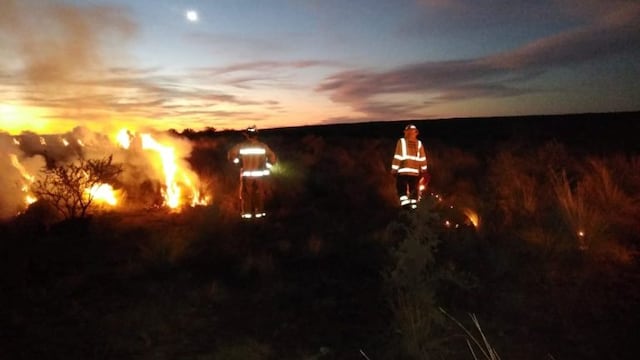 Incendio en el sector de Nogolí. Bomberos Voluntarios sofocaron el siniestro. Archivo.