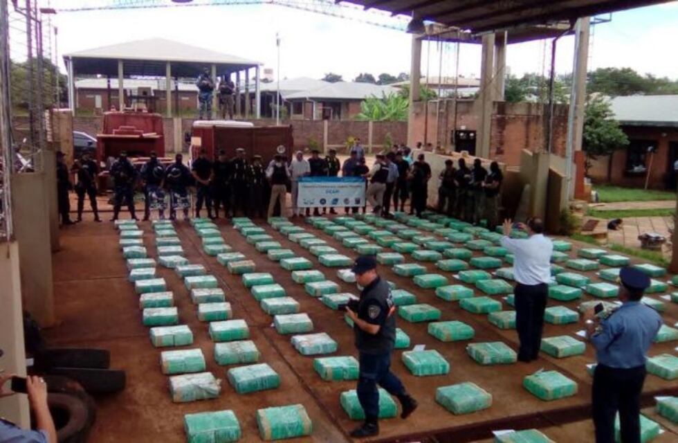 Hallaron un camión abandonado con 60 millones de pesos en marihuana