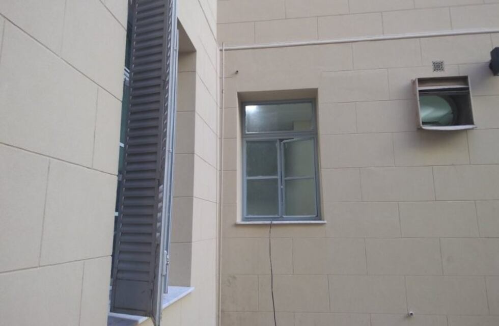 El presunto asesino de una mujer en un incendio se fugó de Tribunales por un ventiluz