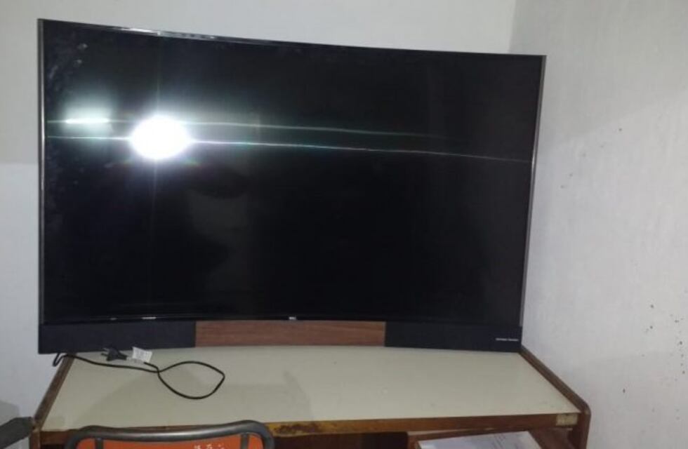 Ingresaron a robar en una vivienda, dejaron el televisor sobre la vereda y huyeron
