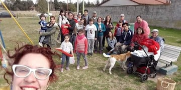 Plataron árboles en la plaza del barrio ATE V