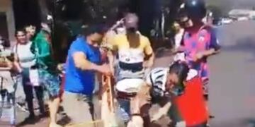 Tras la agresión a una vecina, los manifestantes alegaron que "cualquiera reaccionaría mal"